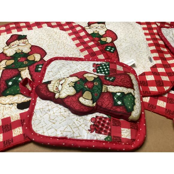 Christmas placemats plus 3 Pot holders B & D - Picture 5 of 5